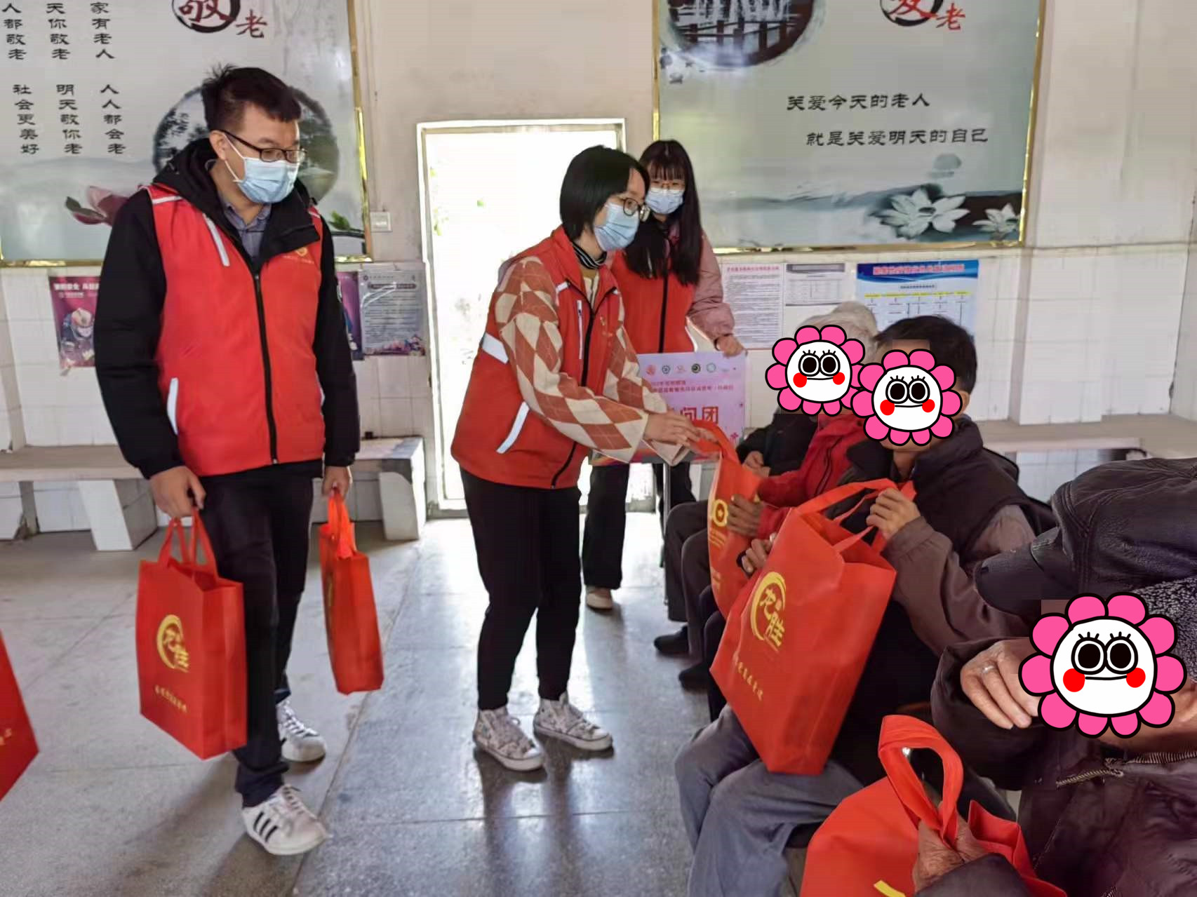 5龙胜镇团委到居民家中送上慰问.jpg
